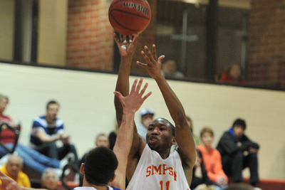Men's basketball beats Central, sneaks into IIAC Tourney