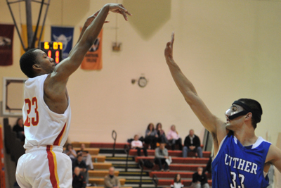 Swain buzzer-beat goes for naught, Storm lose in OT