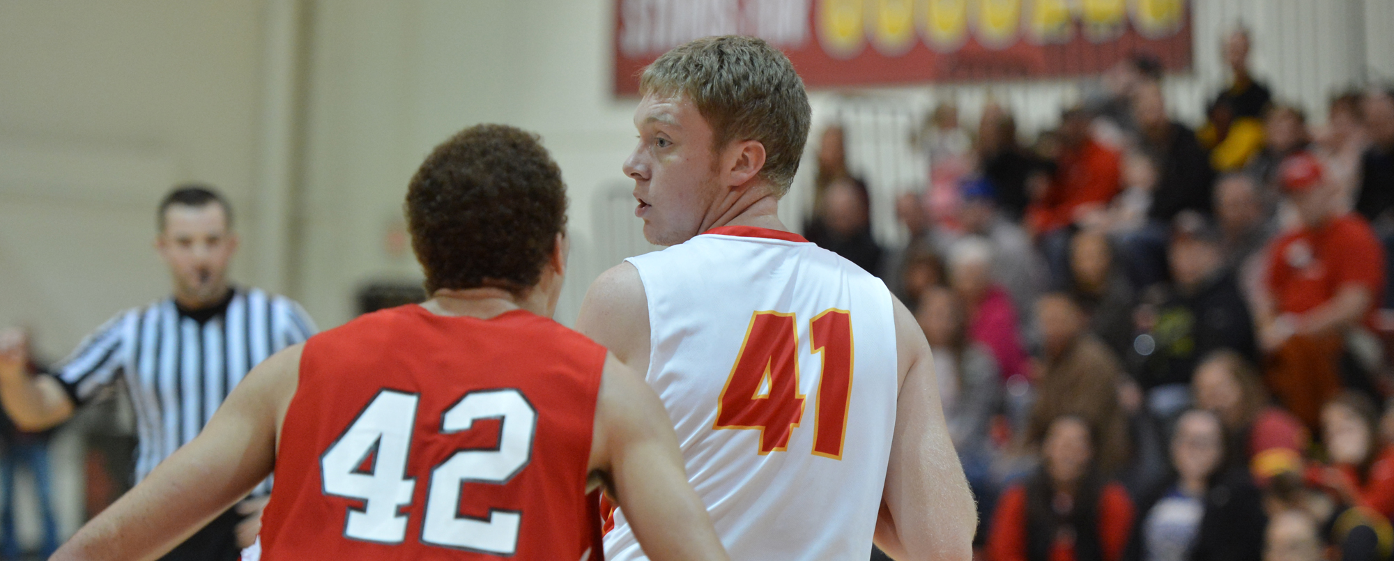 Amsbaugh posts double-double, Storm top Monmouth 75-65