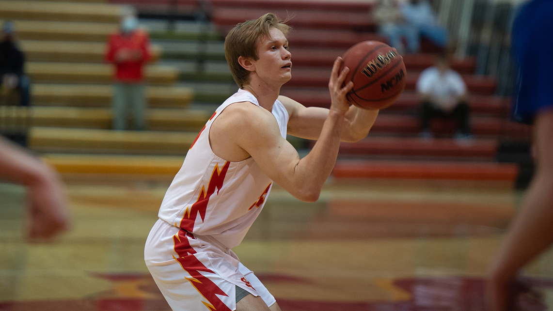 Junior Chris Honz