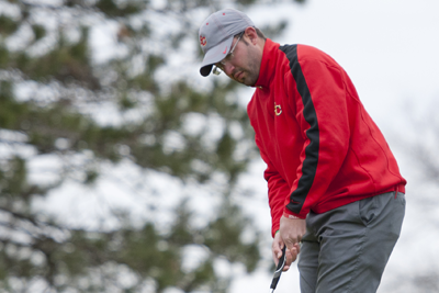 Simpson tied for 3rd after IIAC first round