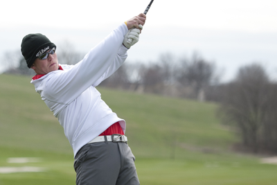 Desai, Juilfs put Simpson in third after IIAC second round