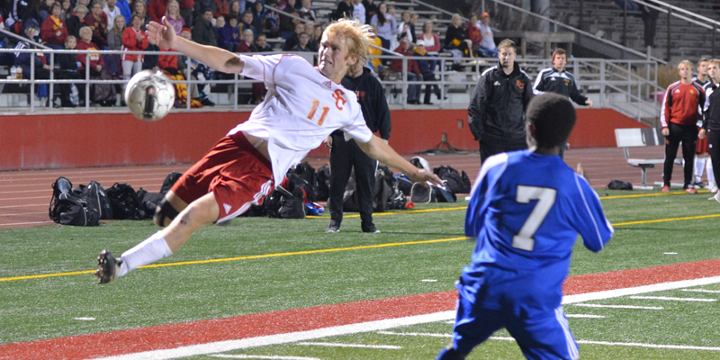 Men's soccer falls in final minutes