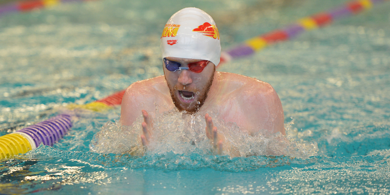 Hansen breaks records in diving, men's swimming split in season opening double-duel