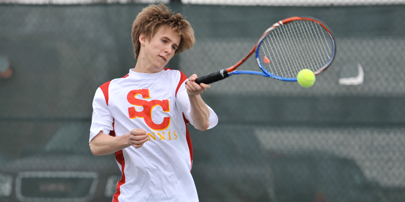 Men's tennis tops Dubuque, Loras