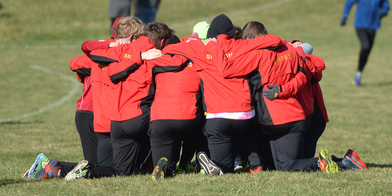 Cross country teams take home academic award