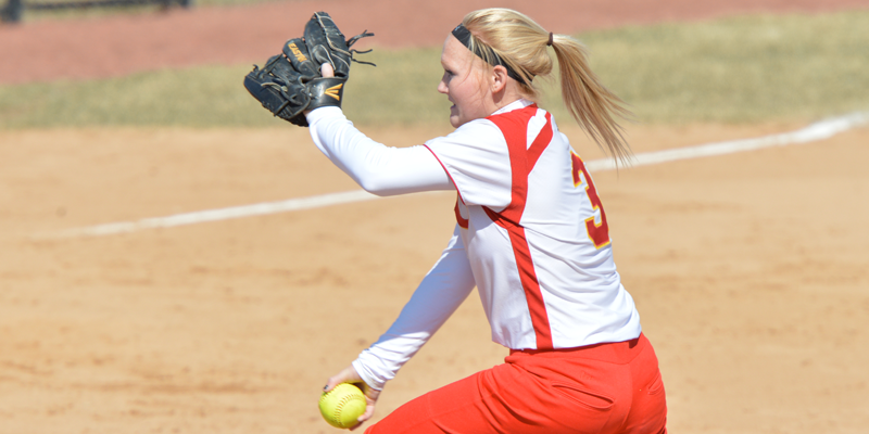Van Vleet big fly helps Simpson split with Central