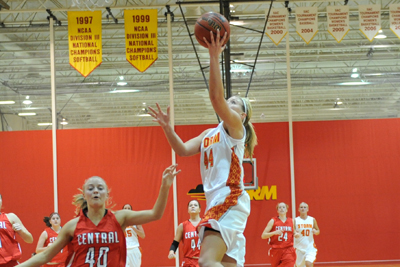 Second-half run fuels Simpson win over Central