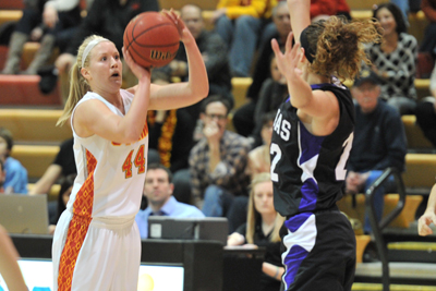 Simpson beats Loras 76-68, advances to IIAC Championship