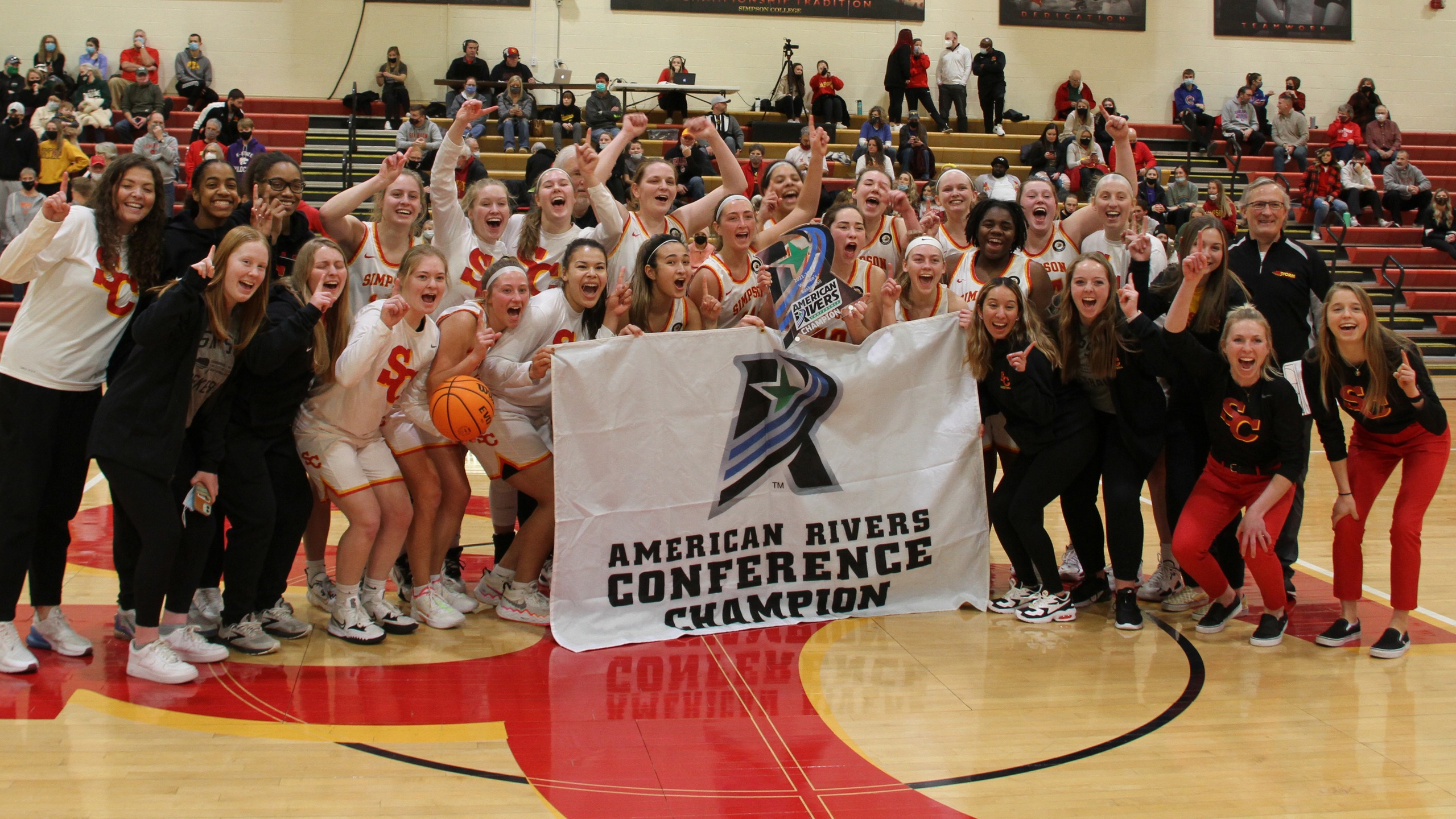 Simpson celebrates clinching the 2022 American Rivers Conference Championship