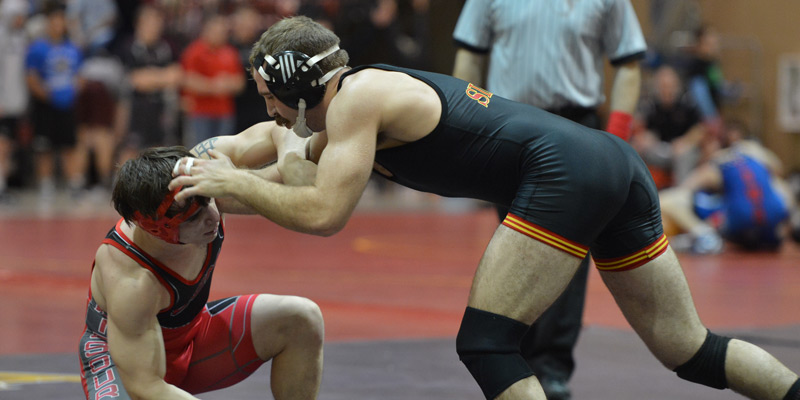 Clark, Vlieger lead Storm wrestlers at NCAA Regional