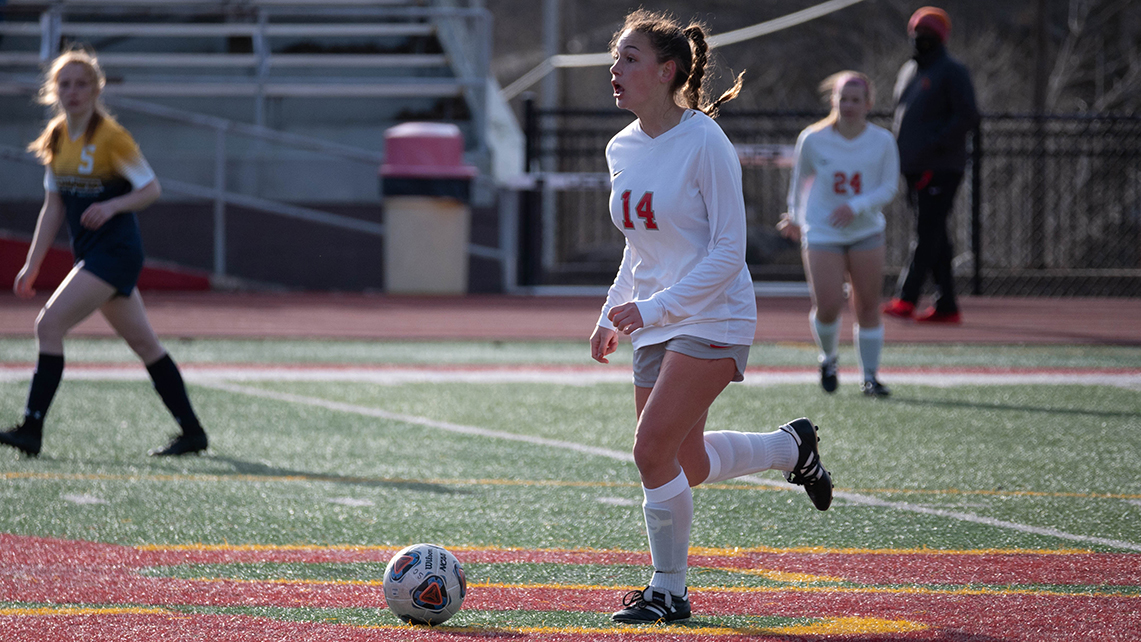Sophomore Abby Cozzoni. Photo by Corinne Thomas
