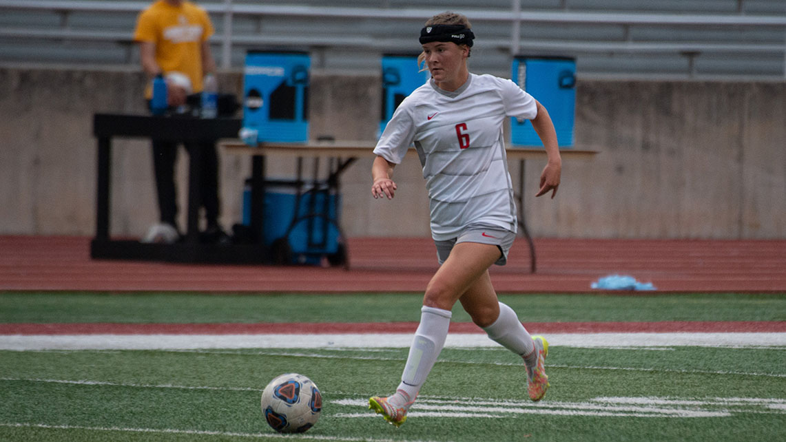 Freshman Liz Naasz