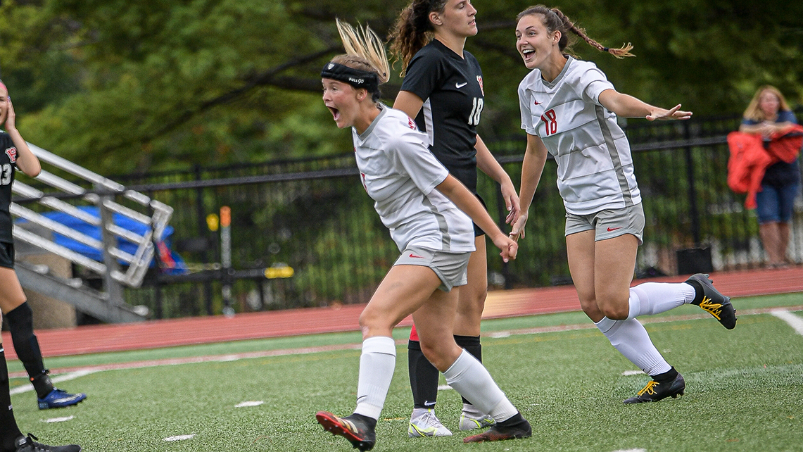 Freshman Liz Naasz (photo by Vicki Born)