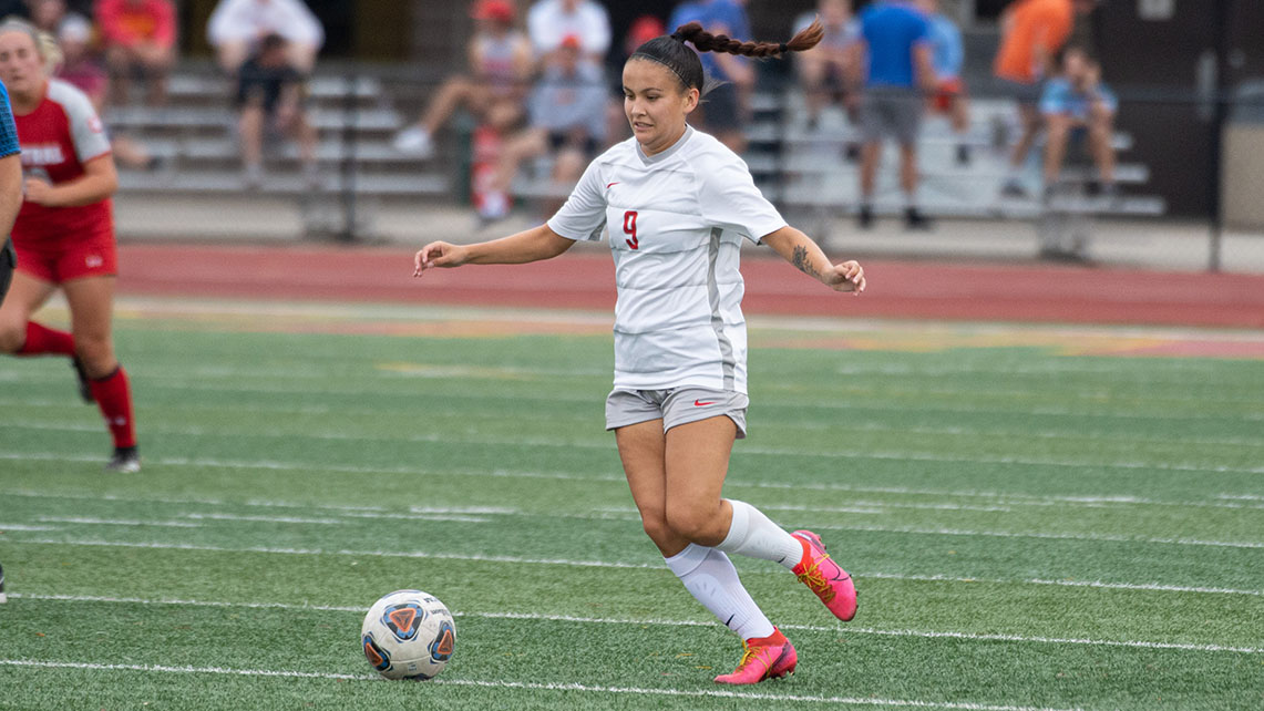 Sophomore Alexis Ponce