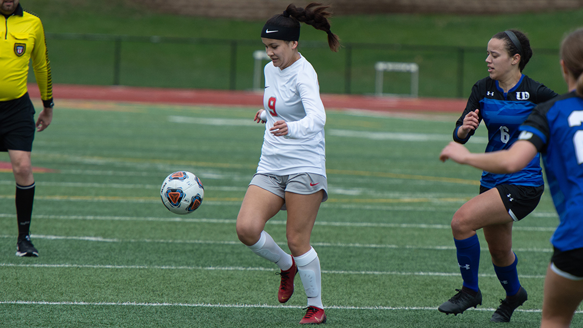 Sophomore Alexis Ponce