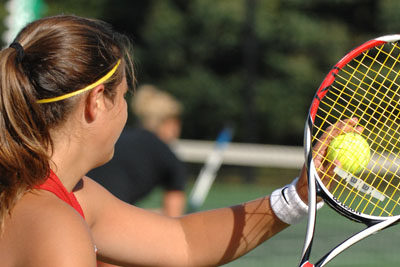 Anderson, Nash advance to semifinals at IIAC Tourney