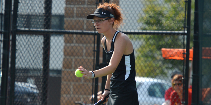 Women&rsquo;s tennis splits home opener