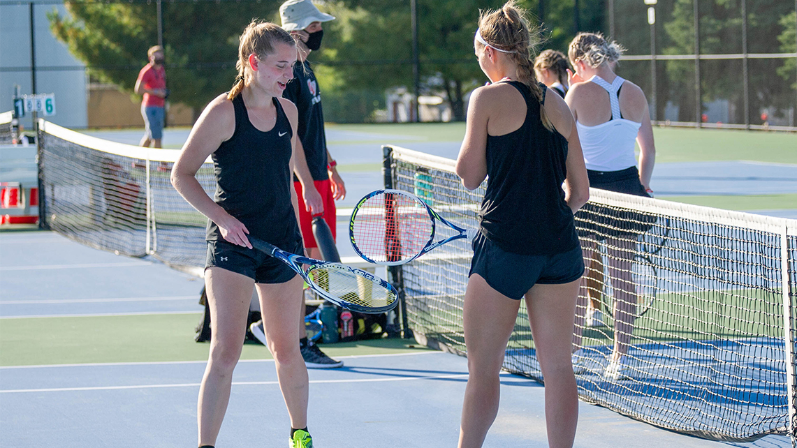 L-R: Seniors Emily King and Anna Wanek (photo by Corinne Thomas)