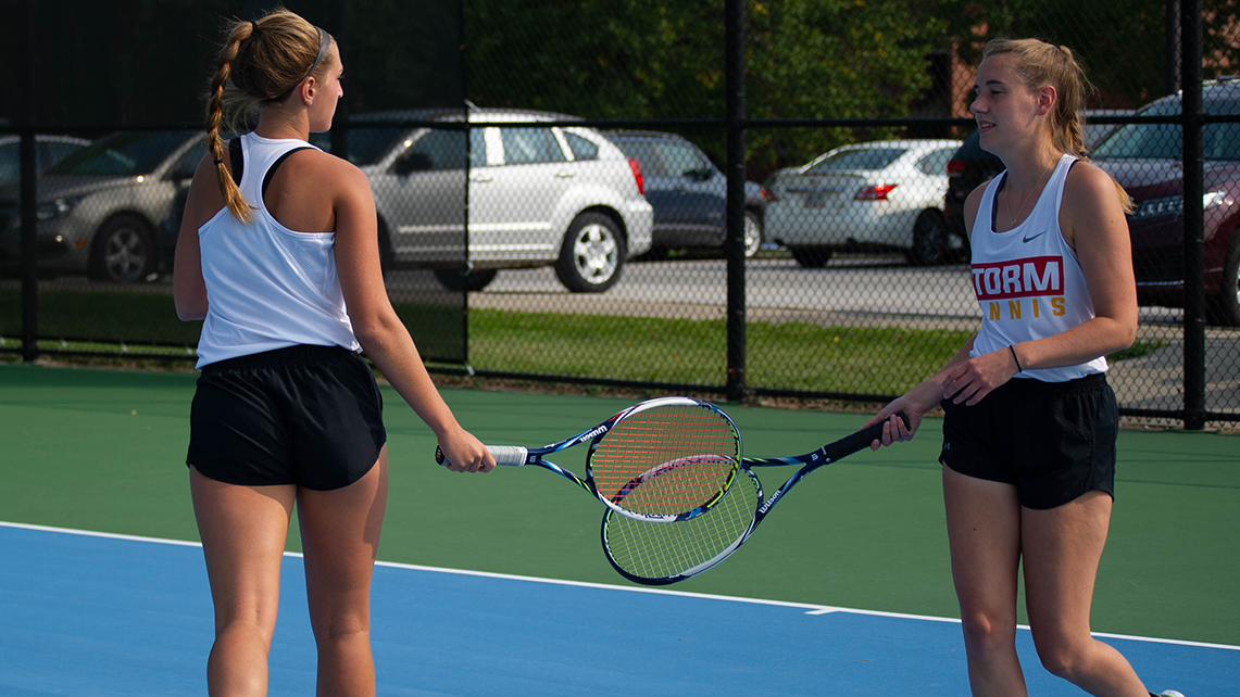 Seniors Anna Wanek (L) and Emily King