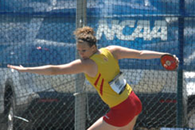 Degen leads Simpson at Wartburg Select
