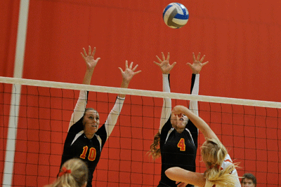 Simpson drops first two matches of Blazer Invitational