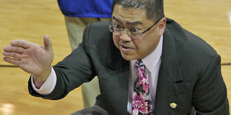 Tony Sunga joins Simpson volleyball staff