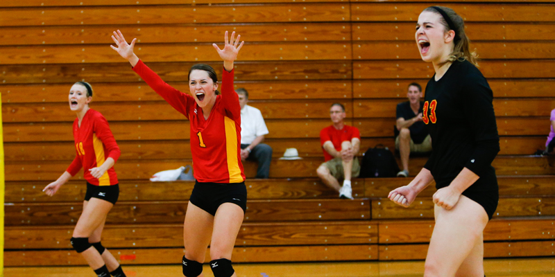 Volleyball sweeps weekend at IIAC-NACC Crossover