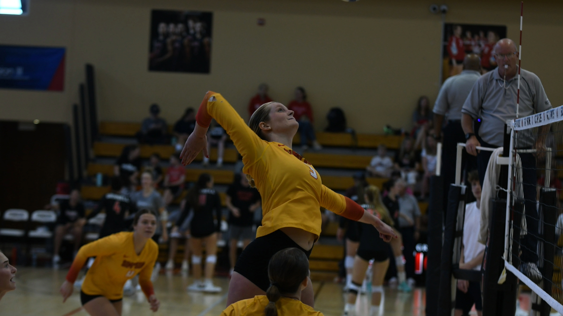 Simpson falls to Bethel, St. Olaf on second day of UW-River Falls Tournament