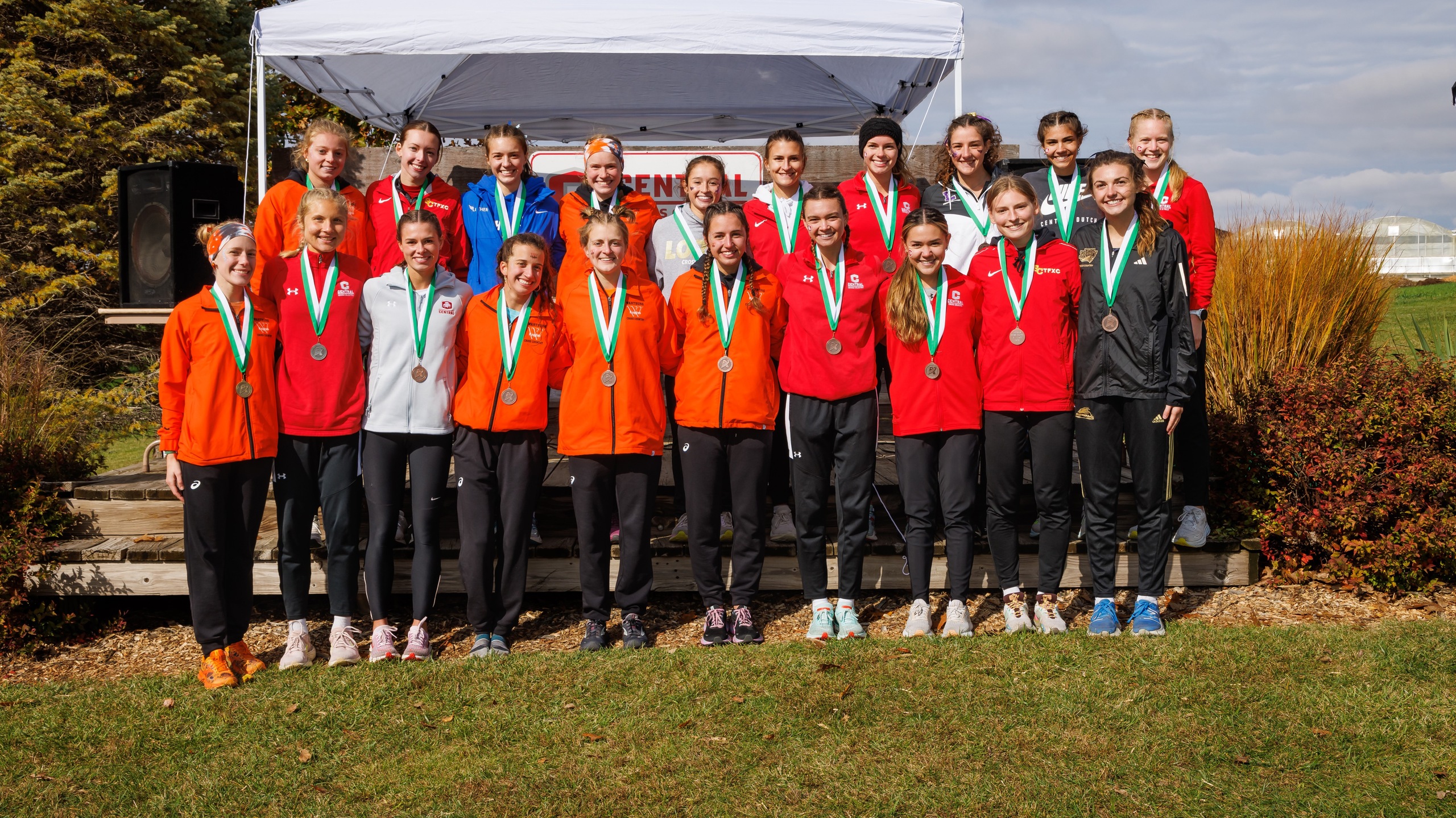Simpson women claim third at A-R-C Championship